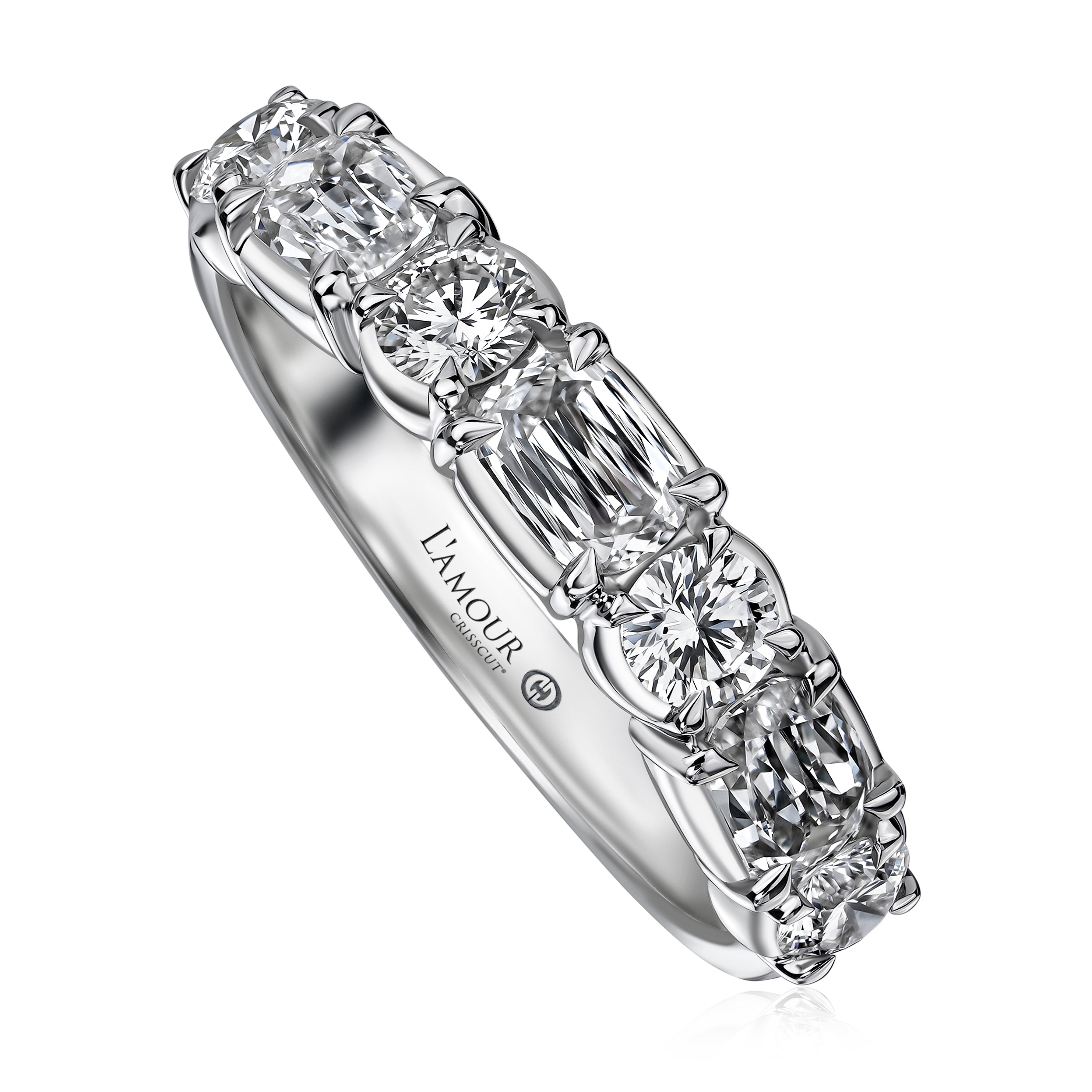Crisscut Round alternating with L'Amour Diamonds Band