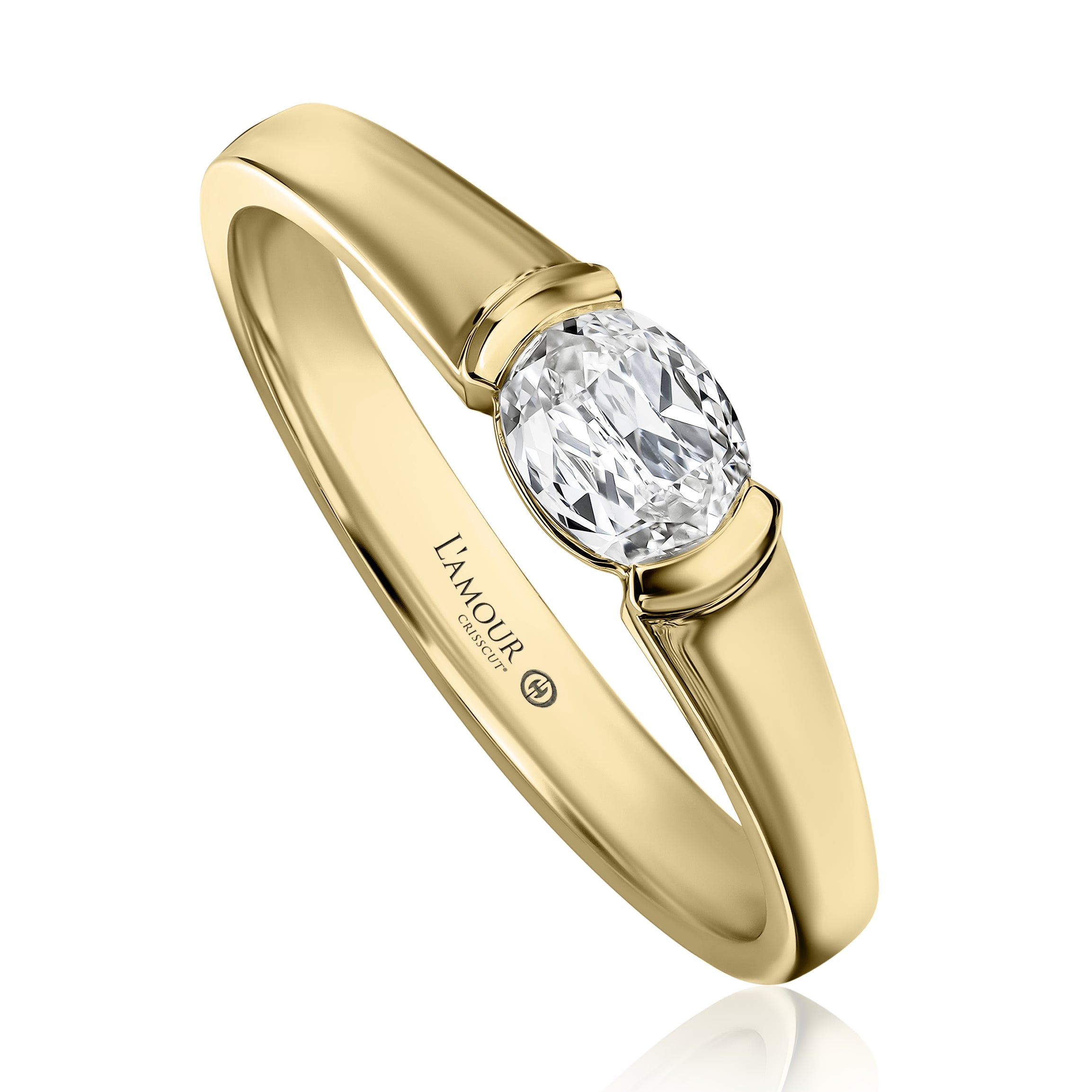 18 karat yellow gold & Crisscut l'amour oval stacking ring