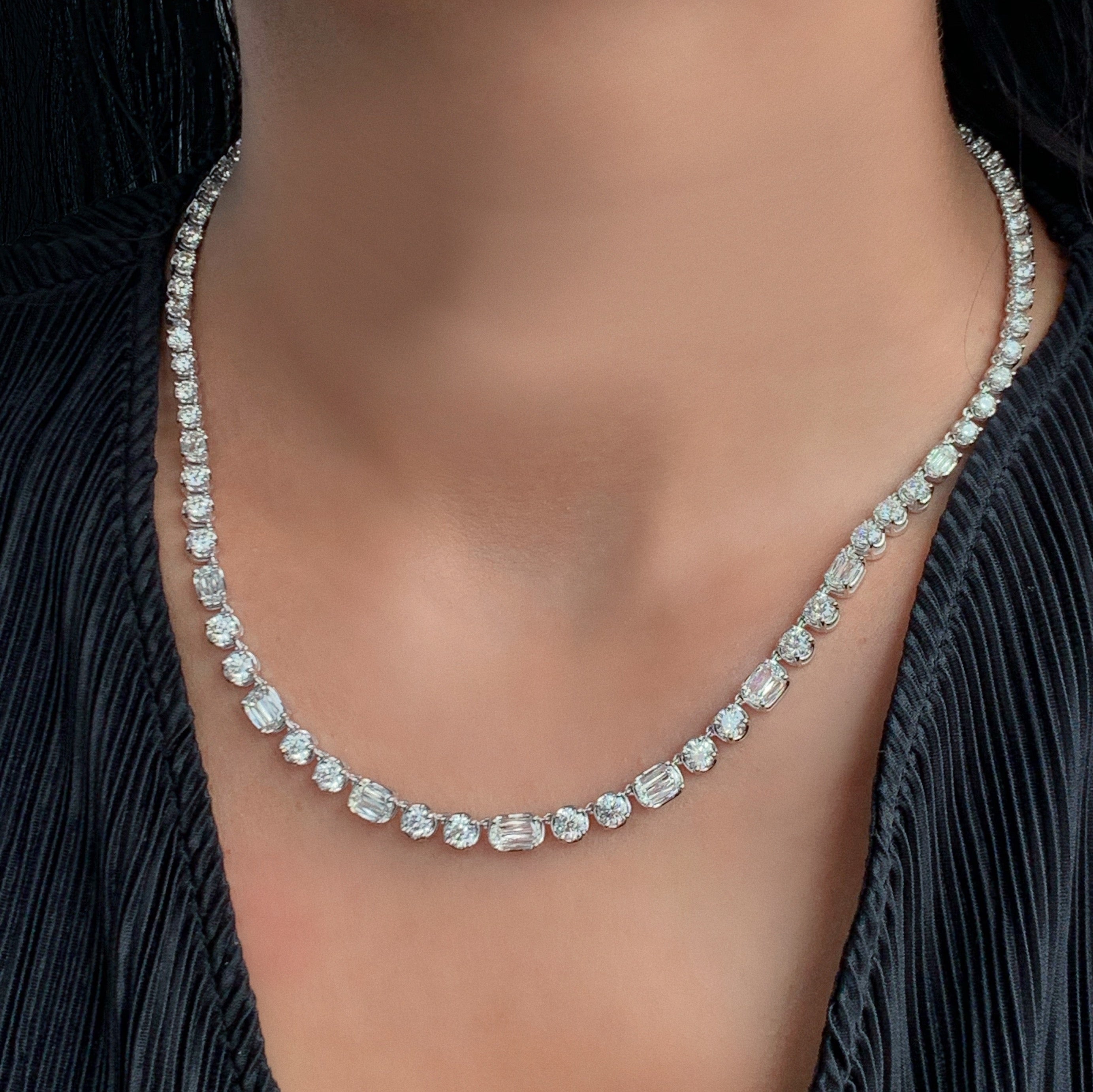 Crisscut Mixed Diamond Riveria Necklace in White Gold